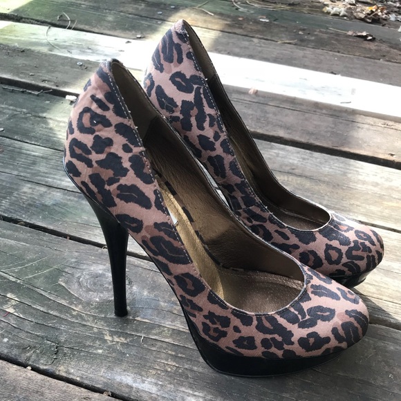 Steve Madden Shoes - Steve Madden Leopard/Black Pumps